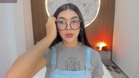 Snapshot of rosecassie chatting on 03/12/26, 01:17 Rose online show from 03/12/26, 01:17