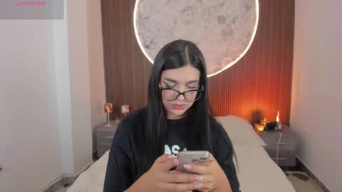 Snapshot of rosecassie chatting on 03/18/26, 12:41 Rose online show from 03/18/26, 12:41