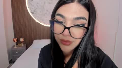 Snapshot of rosecassie chatting on 03/20/26, 02:22 Rose online show from 03/20/26, 02:22