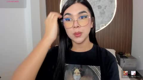 Snapshot of rosecassie chatting on 04/02/26, 01:53 Rose online show from 04/02/26, 01:53