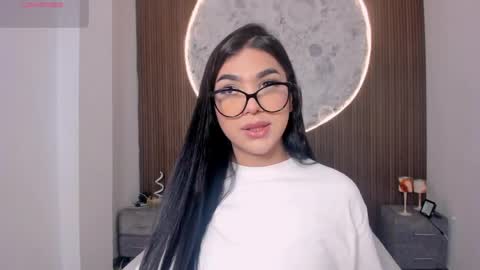 Snapshot of rosecassie chatting on 04/10/26, 01:27 Rose online show from 04/10/26, 01:27