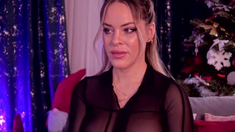 Snapshot of roseevansx chatting on 12/16/24, 03:43 Sonia online show from 12/16/24, 03:43