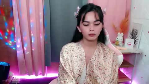 Snapshot of rosella_xx chatting on 04/12/26, 08:36 TONETH online show from 04/12/26, 08:36