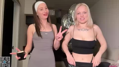 Snapshot of roselunes chatting on 03/16/26, 07:29 Sophie and Sarah online show from 03/16/26, 07:29