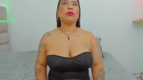 Snapshot of roselyn_caprice chatting on 07/21/26, 02:25 roselyn online show from 07/21/26, 02:25