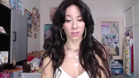 Snapshot of roselynsun chatting on 01/14/26, 01:17 Rose online show from 01/14/26, 01:17