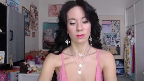 Snapshot of roselynsun chatting on 01/16/26, 12:53 Rose online show from 01/16/26, 12:53