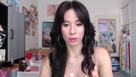 Snapshot of roselynsun chatting on 02/16/26, 03:19 Rose online show from 02/16/26, 03:19