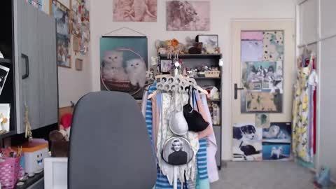 Snapshot of roselynsun chatting on 03/25/26, 01:39 Rose online show from 03/25/26, 01:39