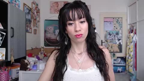 Snapshot of roselynsun chatting on 04/02/26, 10:57 Rose online show from 04/02/26, 10:57