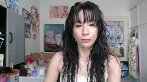 Snapshot of roselynsun chatting on 04/10/26, 01:27 Rose online show from 04/10/26, 01:27