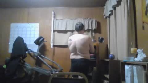 Snapshot of rosepanda chatting on 02/08/25, 01:32 Lost4gain online show from 02/08/25, 01:32