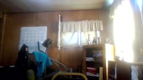 Snapshot of rosepanda chatting on 09/17/25, 06:09 Lost4gain online show from 09/17/25, 06:09