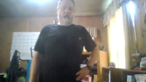 Snapshot of rosepanda chatting on 11/02/25, 04:09 Lost4gain online show from 11/02/25, 04:09