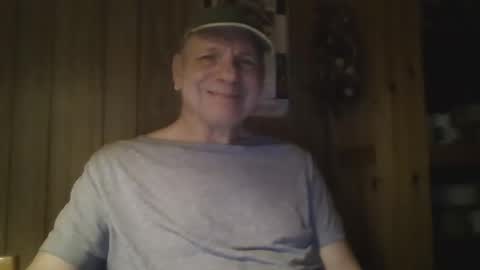 Snapshot of roses2u1958 chatting on 12/18/24, 12:54 roses2u1958 online show from 12/18/24, 12:54