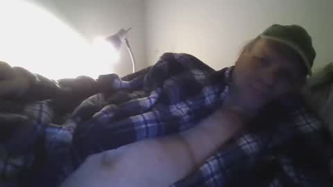 Snapshot of roses2u1958 chatting on 12/23/24, 03:18 roses2u1958 online show from 12/23/24, 03:18