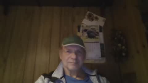 Snapshot of roses2u1958 chatting on 12/31/24, 10:01 roses2u1958 online show from 12/31/24, 10:01