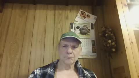 Snapshot of roses2u1958 chatting on 01/01/25, 04:39 roses2u1958 online show from 01/01/25, 04:39