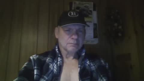 Snapshot of roses2u1958 chatting on 01/03/25, 04:00 roses2u1958 online show from 01/03/25, 04:00