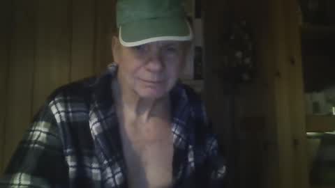 Snapshot of roses2u1958 chatting on 02/02/25, 05:26 roses2u1958 online show from 02/02/25, 05:26