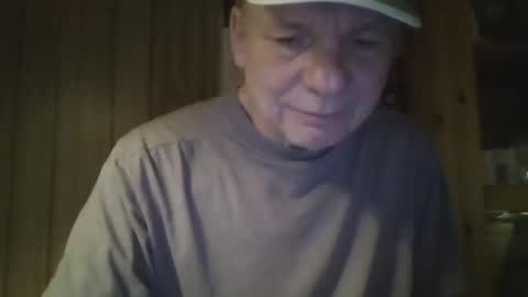 Snapshot of roses2u1958 chatting on 02/04/25, 03:44 roses2u1958 online show from 02/04/25, 03:44