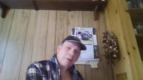 Snapshot of roses2u1958 chatting on 03/17/26, 11:02 roses2u1958 online show from 03/17/26, 11:02