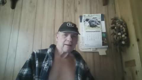 Snapshot of roses2u1958 chatting on 03/21/26, 10:31 roses2u1958 online show from 03/21/26, 10:31