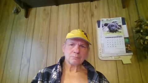 Snapshot of roses2u1958 chatting on 03/27/26, 06:52 roses2u1958 online show from 03/27/26, 06:52