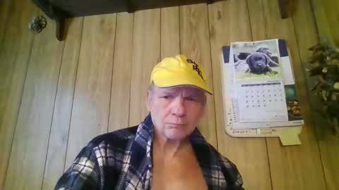 Snapshot of roses2u1958 chatting on 03/27/26, 08:26 roses2u1958 online show from 03/27/26, 08:26