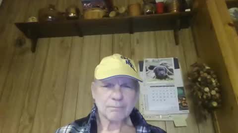 Snapshot of roses2u1958 chatting on 04/01/26, 12:44 roses2u1958 online show from 04/01/26, 12:44