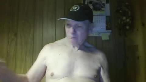 Snapshot of roses2u1958 chatting on 04/06/26, 10:44 roses2u1958 online show from 04/06/26, 10:44