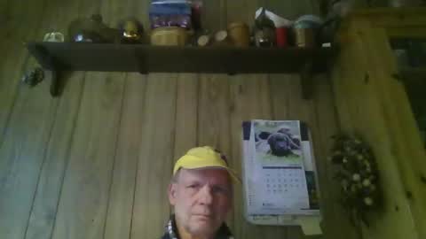Snapshot of roses2u1958 chatting on 04/25/26, 01:41 roses2u1958 online show from 04/25/26, 01:41