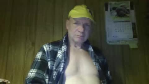 Snapshot of roses2u1958 chatting on 04/26/26, 01:47 roses2u1958 online show from 04/26/26, 01:47