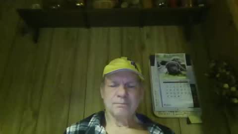 Snapshot of roses2u1958 chatting on 04/27/26, 01:58 roses2u1958 online show from 04/27/26, 01:58