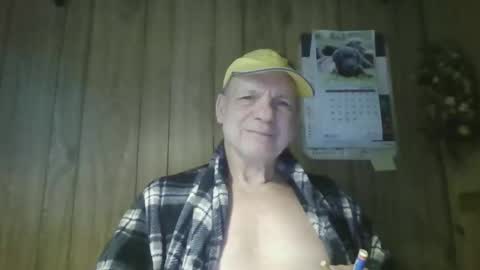 Snapshot of roses2u1958 chatting on 04/28/26, 04:17 roses2u1958 online show from 04/28/26, 04:17