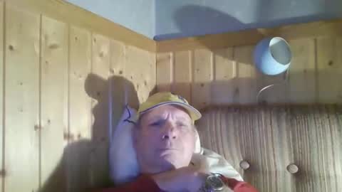 Snapshot of roses2u1958 chatting on 05/02/26, 08:14 roses2u1958 online show from 05/02/26, 08:14
