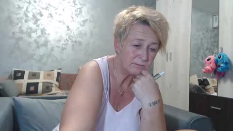 Lovepinklilly online show from 10/17/25, 04:20