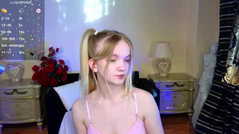 Snapshot of roses_kate chatting on 10/04/25, 04:21 Sweety Kate online show from 10/04/25, 04:21