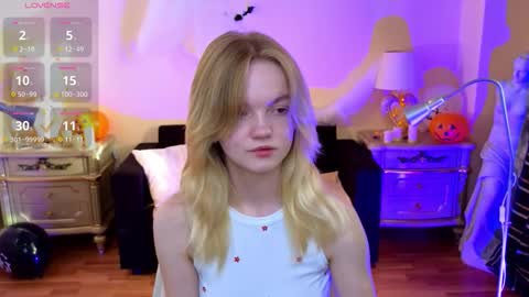 Snapshot of roses_kate chatting on 10/24/25, 05:15 Sweety Kate online show from 10/24/25, 05:15