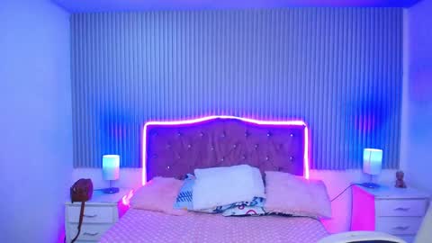 Snapshot of roses_liittle_ chatting on 03/26/26, 06:19 roses_liittle_ online show from 03/26/26, 06:19