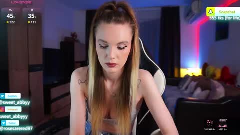 Snapshot of rosesarered97 chatting on 03/04/26, 08:59 Abbygail online show from 03/04/26, 08:59