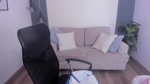 Snapshot of rosetaylorla chatting on 07/04/26, 02:01 Rose Taylor online show from 07/04/26, 02:01