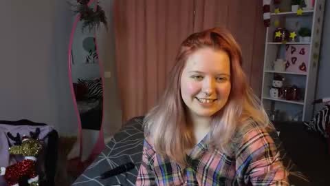 rosethomas_ online show from 12/15/25, 08:51