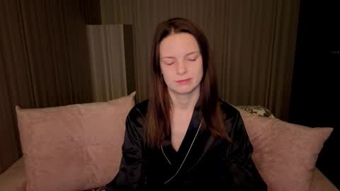 Snapshot of rosewaulhgberg chatting on 03/14/26, 01:34 Rosse online show from 03/14/26, 01:34