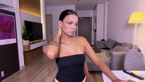 Snapshot of roshelle_xxx chatting on 05/09/26, 11:15 Roshelle online show from 05/09/26, 11:15