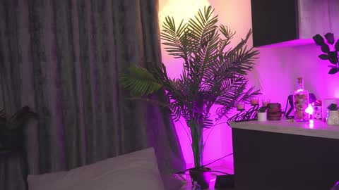 Snapshot of roshen_amira chatting on 01/05/25, 01:35 Amii online show from 01/05/25, 01:35