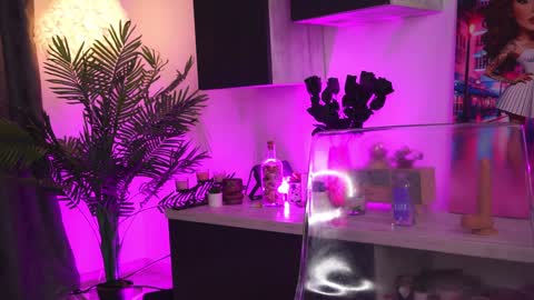 Snapshot of roshen_amira chatting on 01/08/25, 01:42 Amii online show from 01/08/25, 01:42