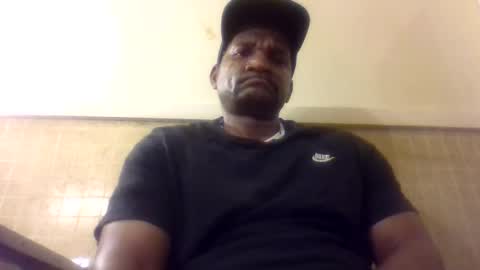 Snapshot of roshun69 chatting on 05/05/26, 05:04 Roshun Haynes online show from 05/05/26, 05:04