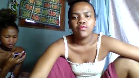 Snapshot of rosia22 chatting on 09/27/25, 12:10 rosia22 online show from 09/27/25, 12:10