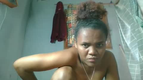 Snapshot of rosia22 chatting on 10/05/25, 05:17 rosia22 online show from 10/05/25, 05:17